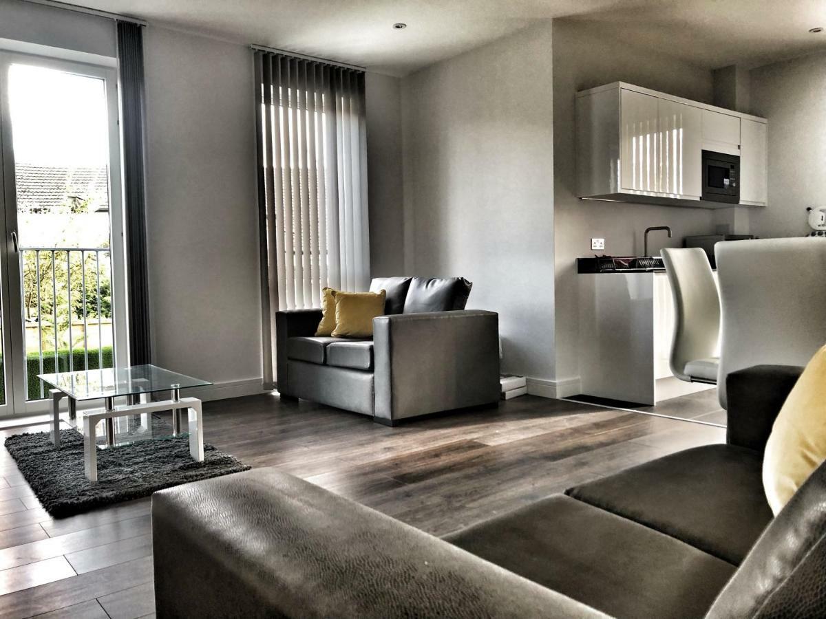 Luxury 2 Bed 2 Bath Apartment 18 Mins From Central London - Sleeps 6 Watford  Bagian luar foto
